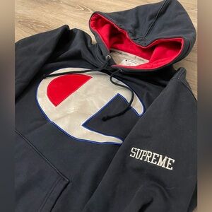 Supreme x Champion pull-over hoodie - Size M